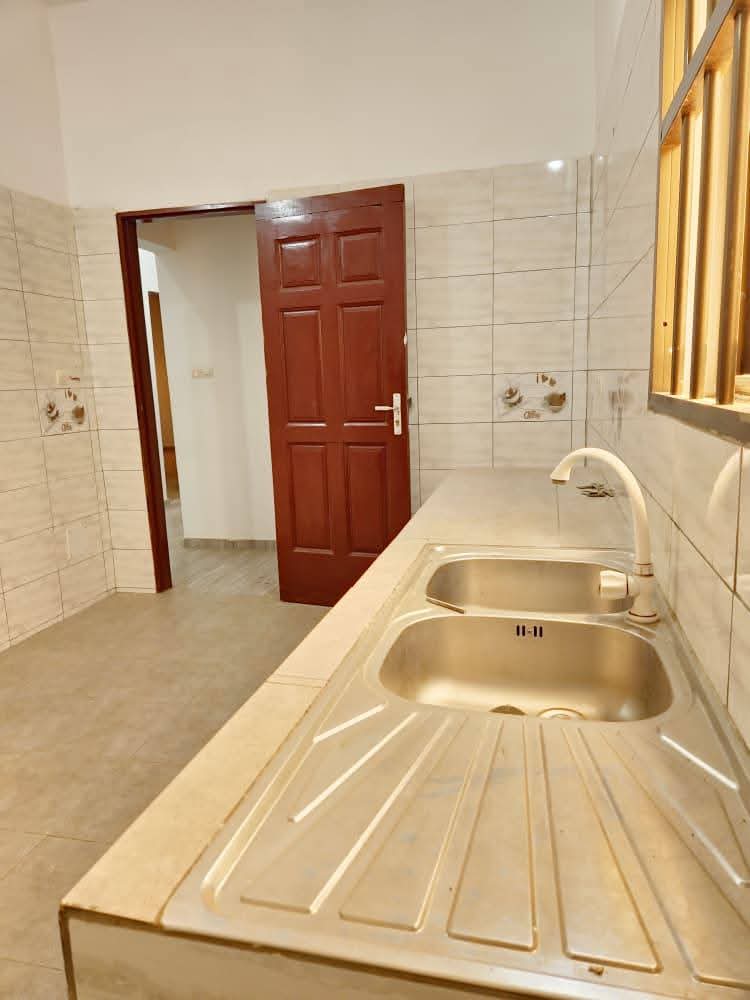 Villa 2 chambres de 300 m² en vente à 350m du goudron à Adidogomé Apédokoe – 45 millions FCFA