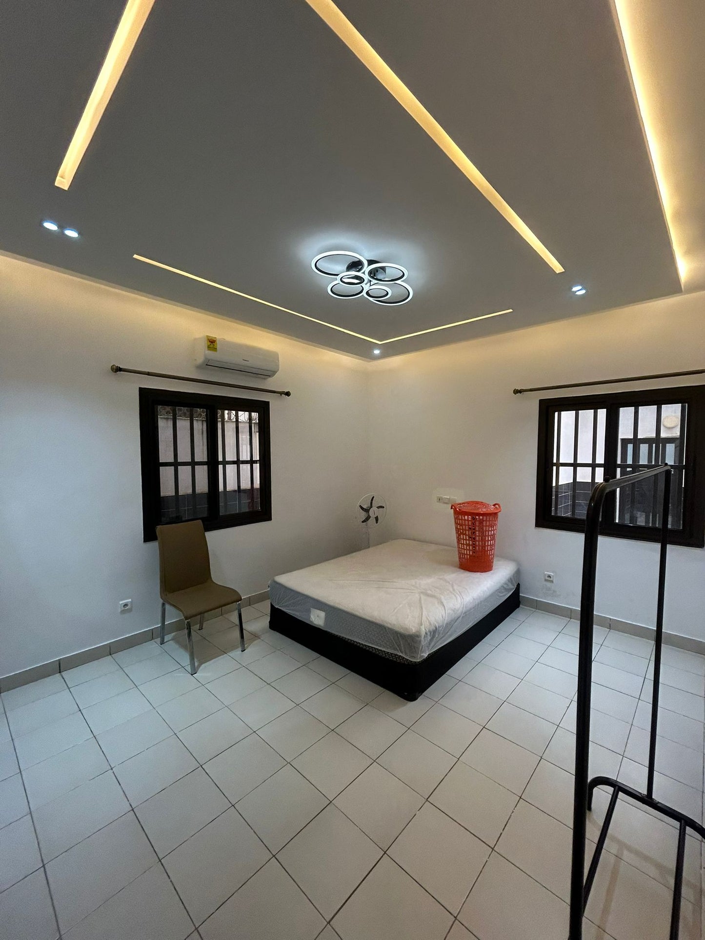 Villa duplex meublée 5 chambres en location à Avenou proche du goudron – 1 600 000 FCFA
