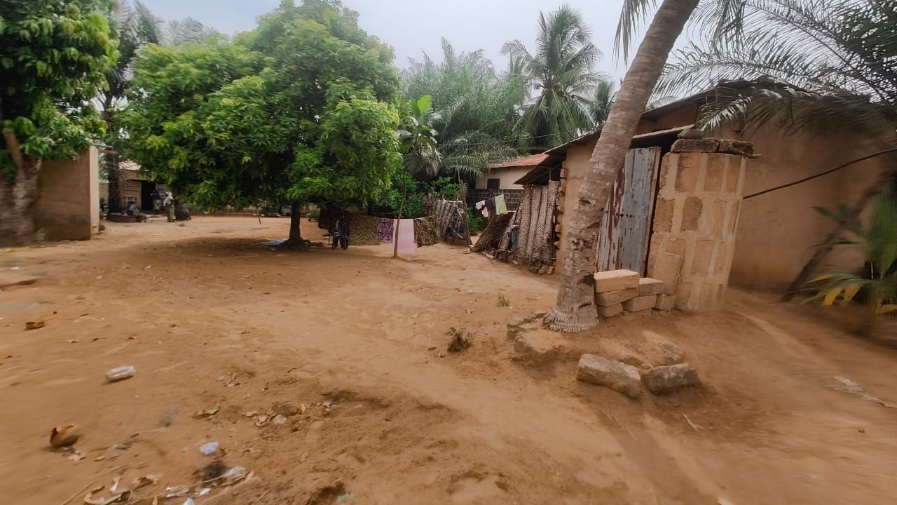 Terrain d'un demi-lot en vente à Adetikopé Pia – 10 millions FCFA