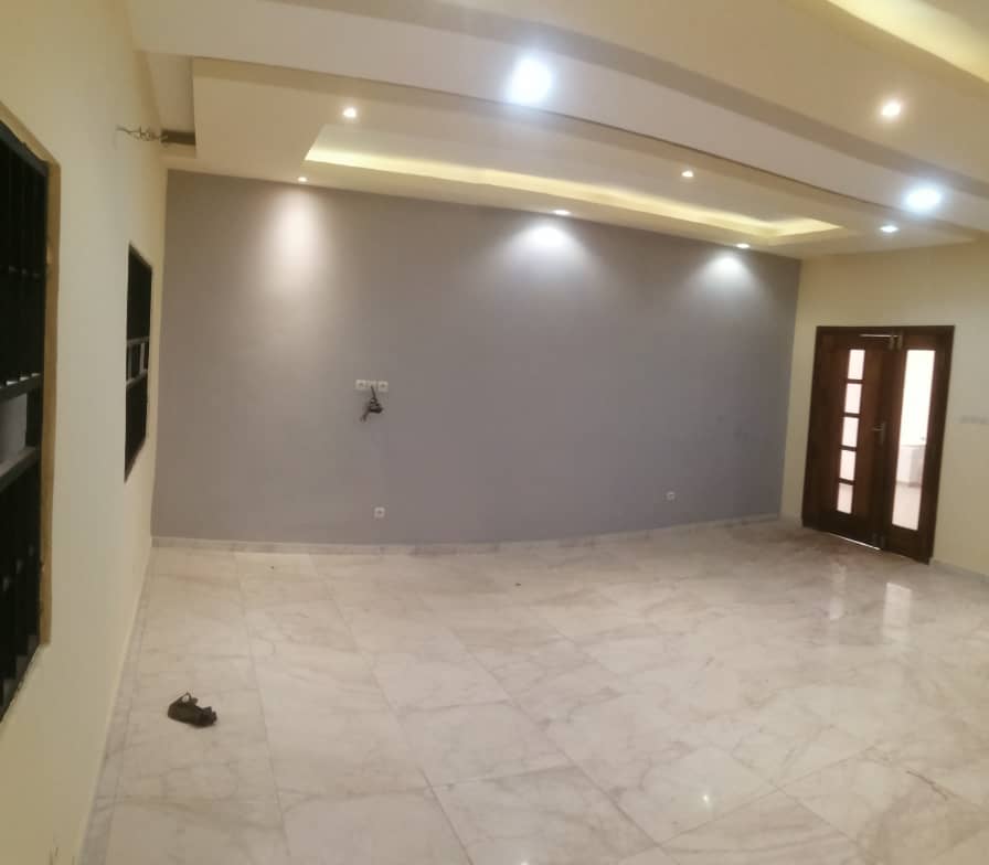 Villa duplex 5 chambres de 840 m² en vente à Ségbé – 140 millions FCFA