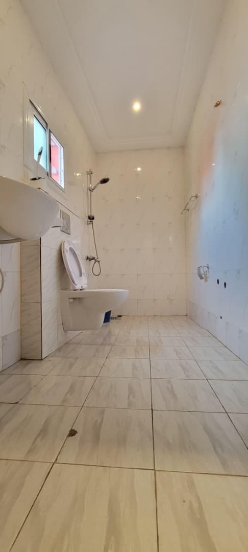 Appartement 2 chambres en location à Kpogan, proche du goudron – 300 mille FCFA