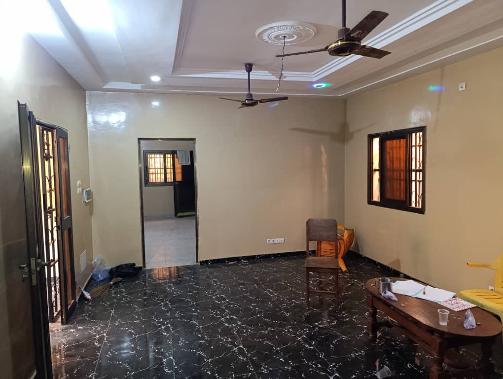 Villa 2 chambres en vente à Agoè Assiyéyé proche du goudron – 65 millions FCFA