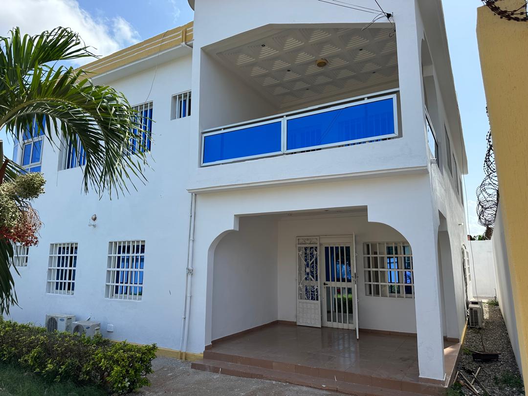 Villa duplex à louer à Tokoin Novissi – 500 000 FCFA