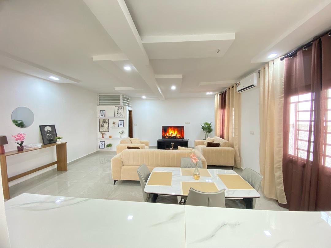 VILLA MEUBLÉE 4 PIÈCES À LOUER À TOKOIN NUKAFU – 850.000 FCFA
