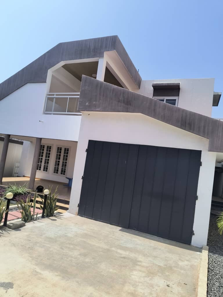 Villa duplex meublée à louer à Tokoin – 750000 FCFA