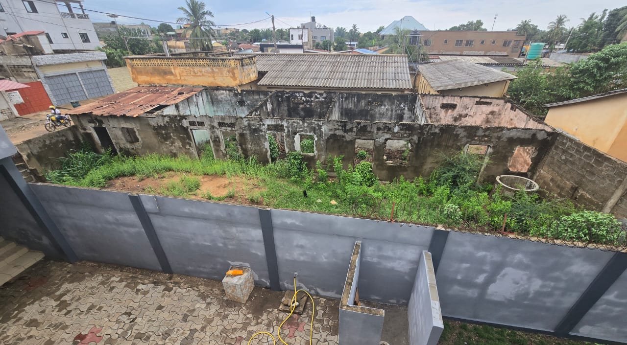 TERRAIN DE 235 M² À VENDRE À ADIDOGOMÉ GBLINKOMÉ – 25 MILLIONS – PROCHE ÉGLISE TÉMOINS DE JÉHOVAH – TAMPOON OTR