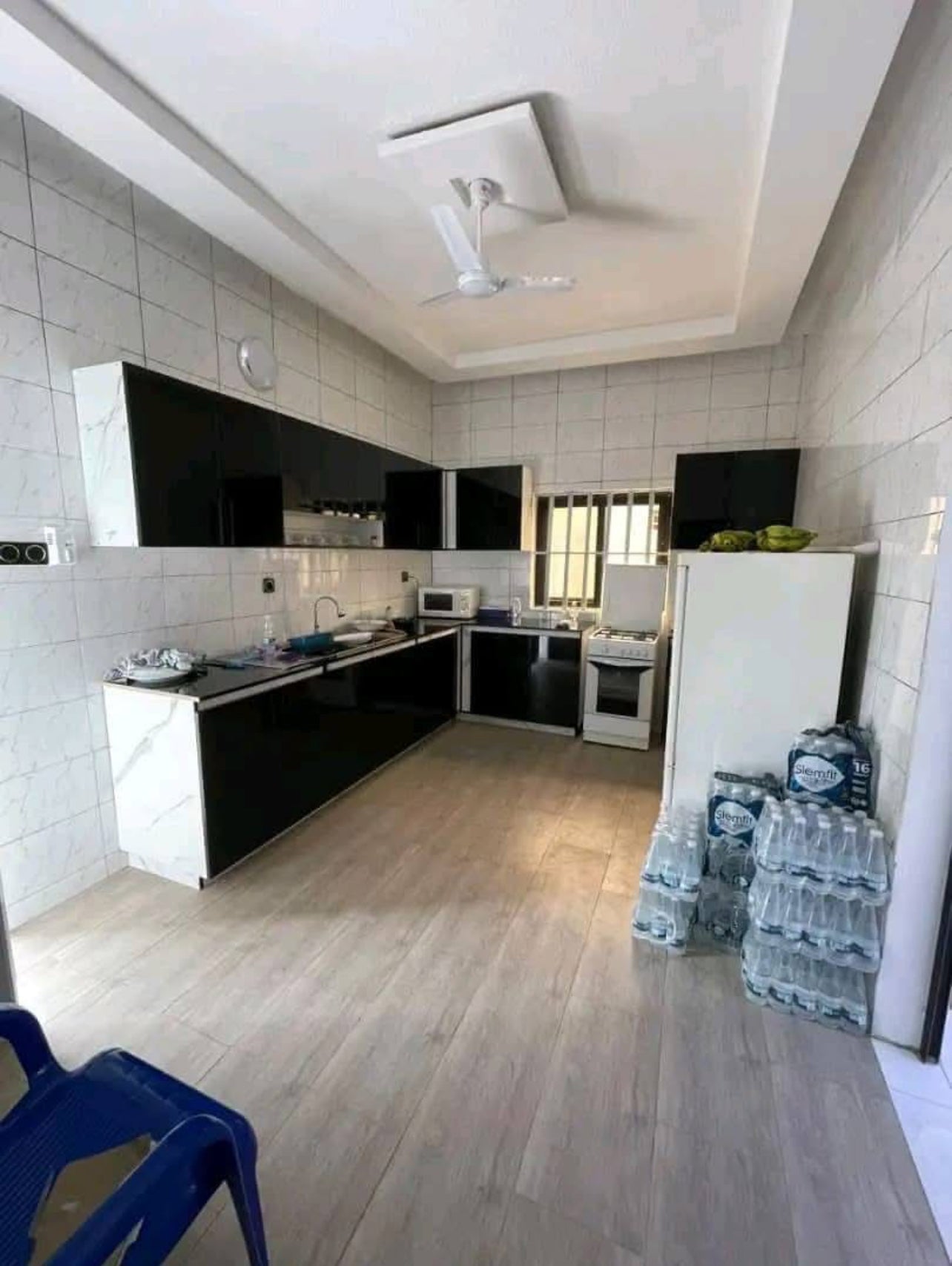 À LOUER – VILLA MEUBLÉE 6 PIÈCES AVEC PISCINE À AVEPOZO AGODEKA
