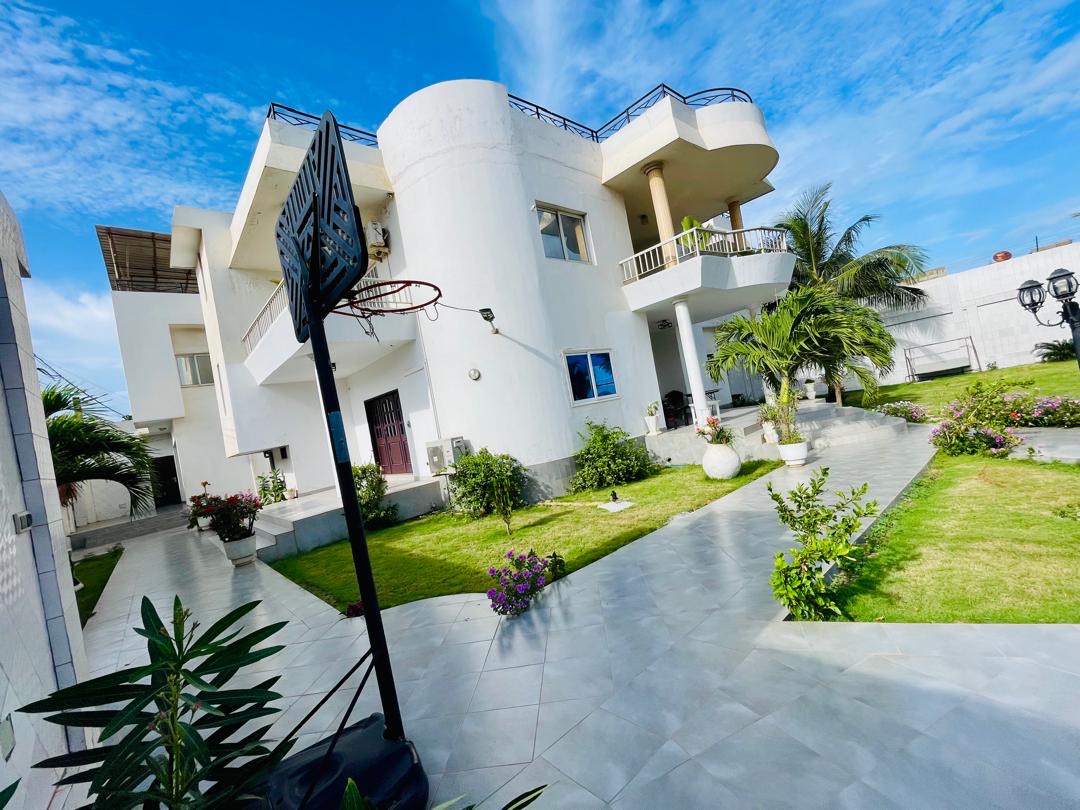 UNE VILLA À VENDRE À BAGUIDA À 50M DU GOUDRON, CÔTÉ PLAGE - 18 PIÈCES
