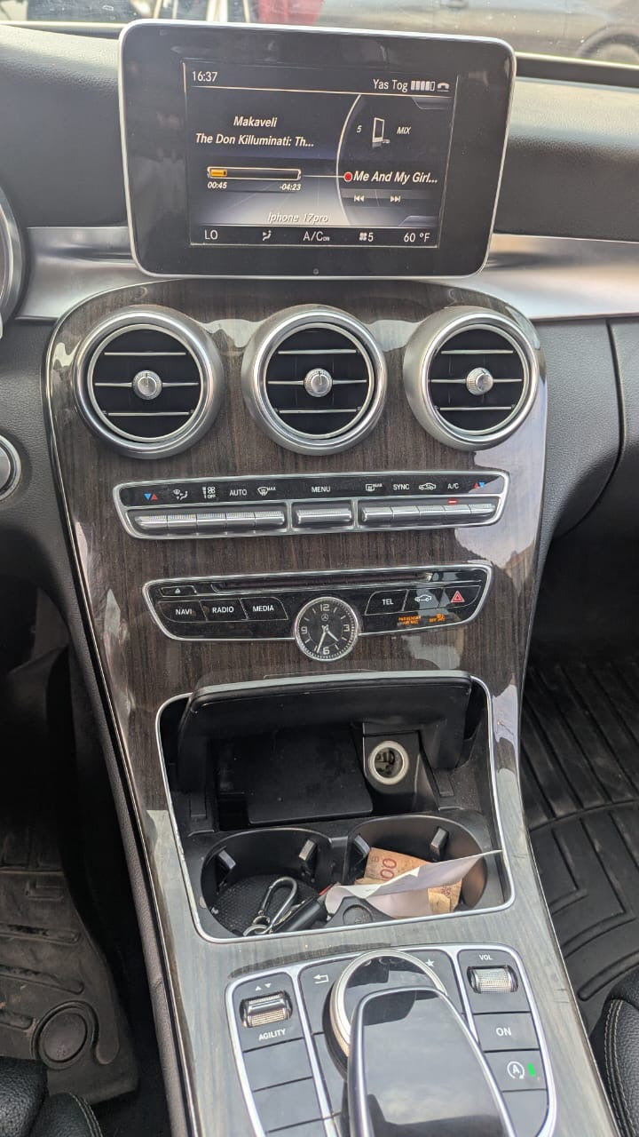 MERCEDES BENZ C300 2015
