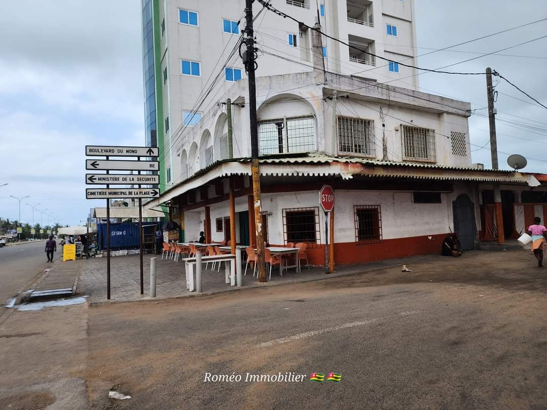 IMMEUBLE À VENDRE À DEKON – 300 m² | TITRE FONCIER