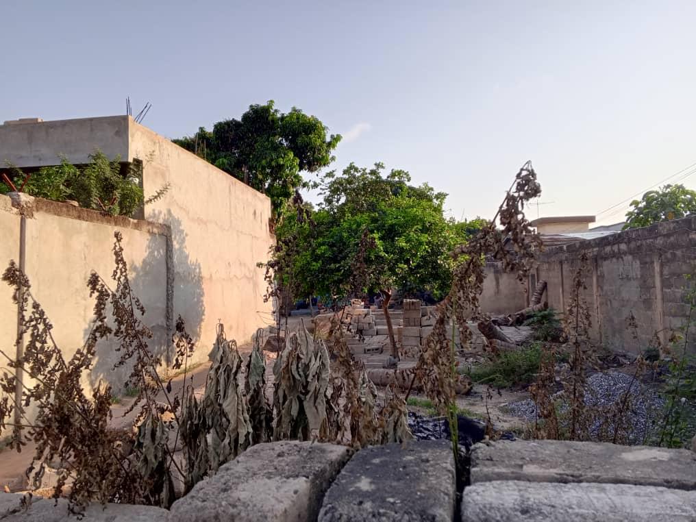 TERRAIN À VENDRE À AGBALÉPÉDO AU BORD DU GOUDRON