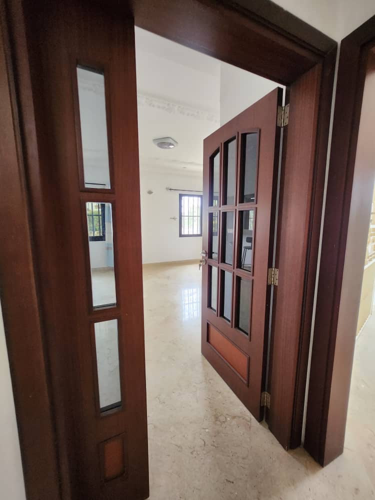 Villa duplex 6 chambres en vente à Novissi – 400 millions FCFA