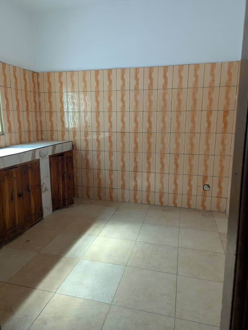 UNE VILLA À VENDRE À AVÉDJI WESSOMÉ NON LOIN DU GOUDRON - 5 PIÈCES