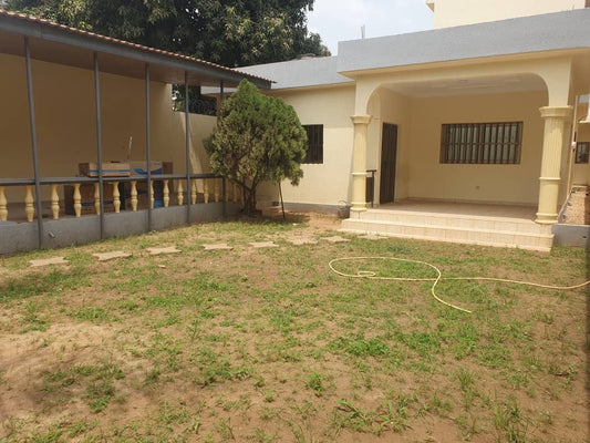 VILLA 5 PIÈCES À VENDRE À ADIDOGOMÉ WOGNOMÉ – 300m²