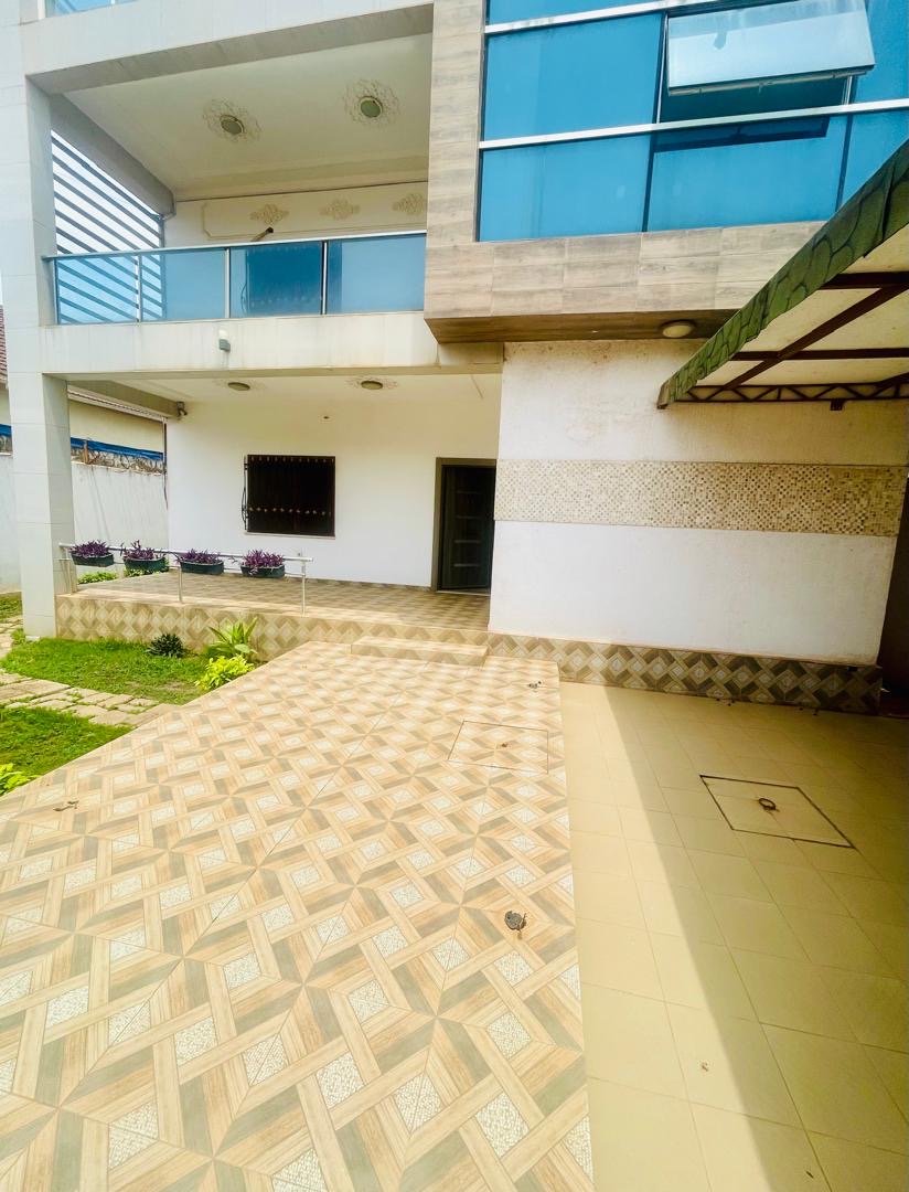 MAGNIFIQUE VILLA À VENDRE A AGOE CACAVELI ECOLE MARIAM - 6 PIÈCES