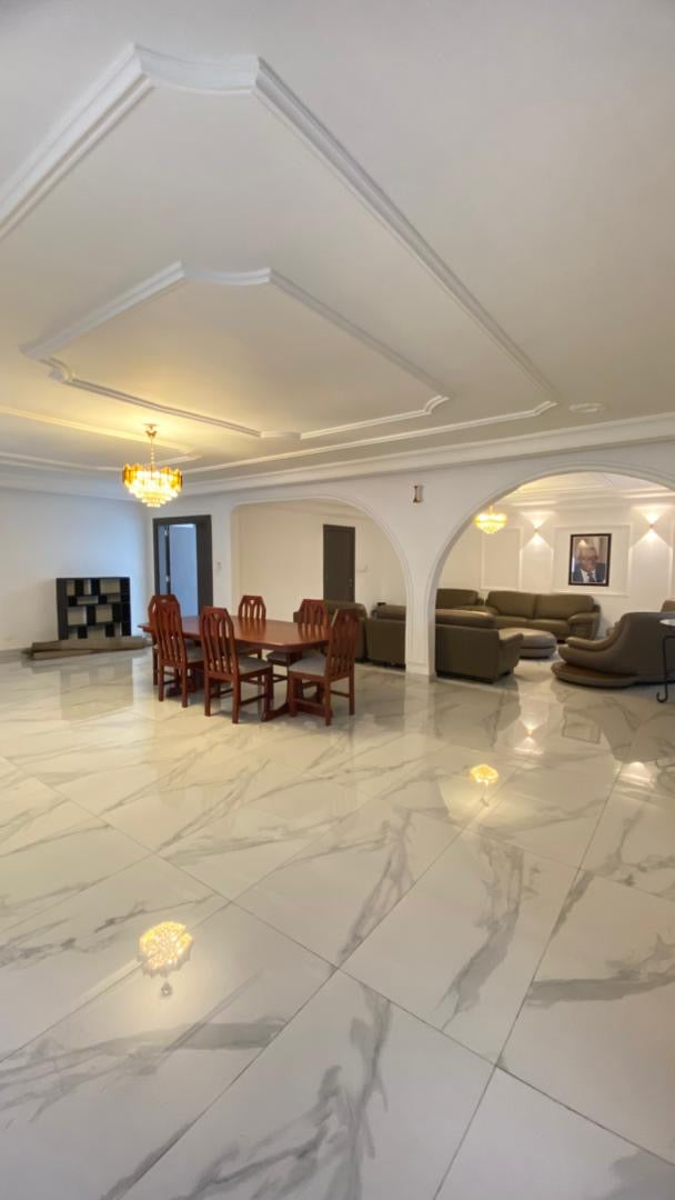 Villa 5 chambres à louer à Baguida – 2 500 000 FCFA