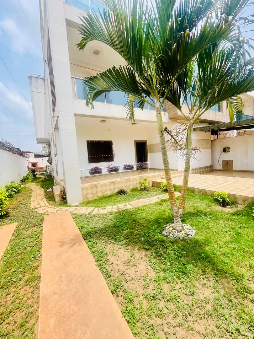 MAGNIFIQUE VILLA À VENDRE A AGOE CACAVELI ECOLE MARIAM - 6 PIÈCES