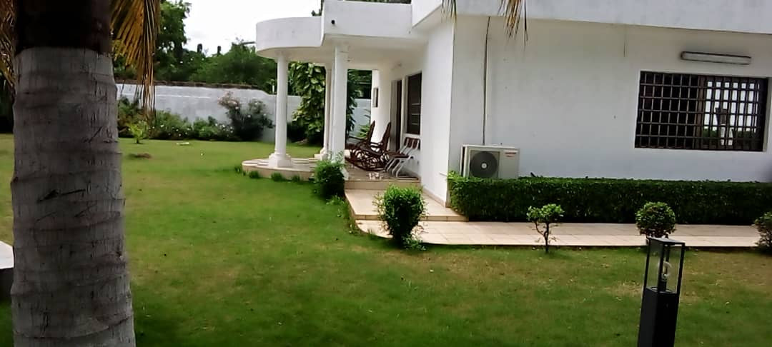 UNE VILLA DE 9 PIÈCES À VENDRE DANS LA CAISSE (RÉSIDENCE DU BÉNIN)