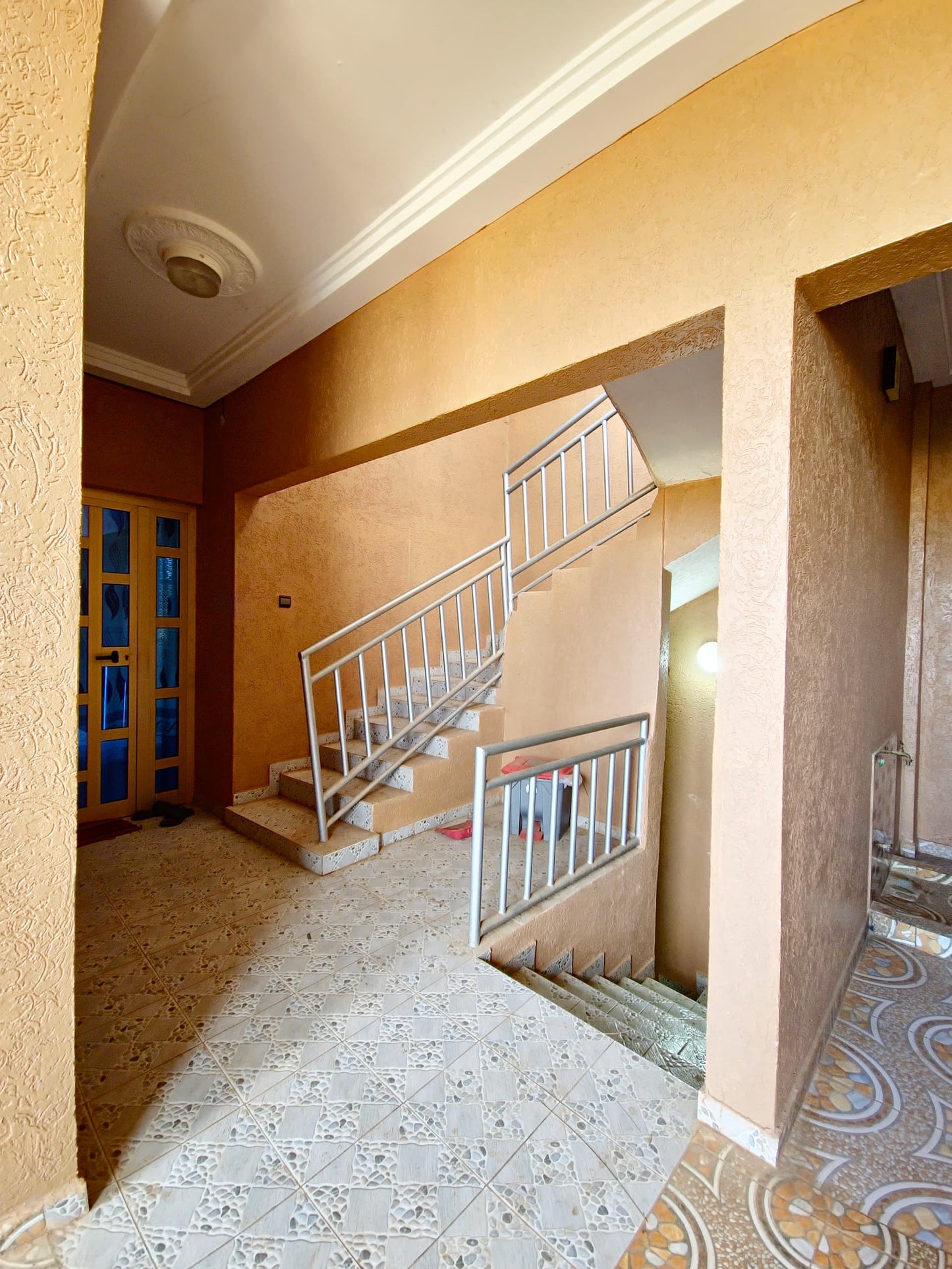 IMMEUBLE DE 16 PIÈCES À VENDRE À AGOÈ LOGOPÉ