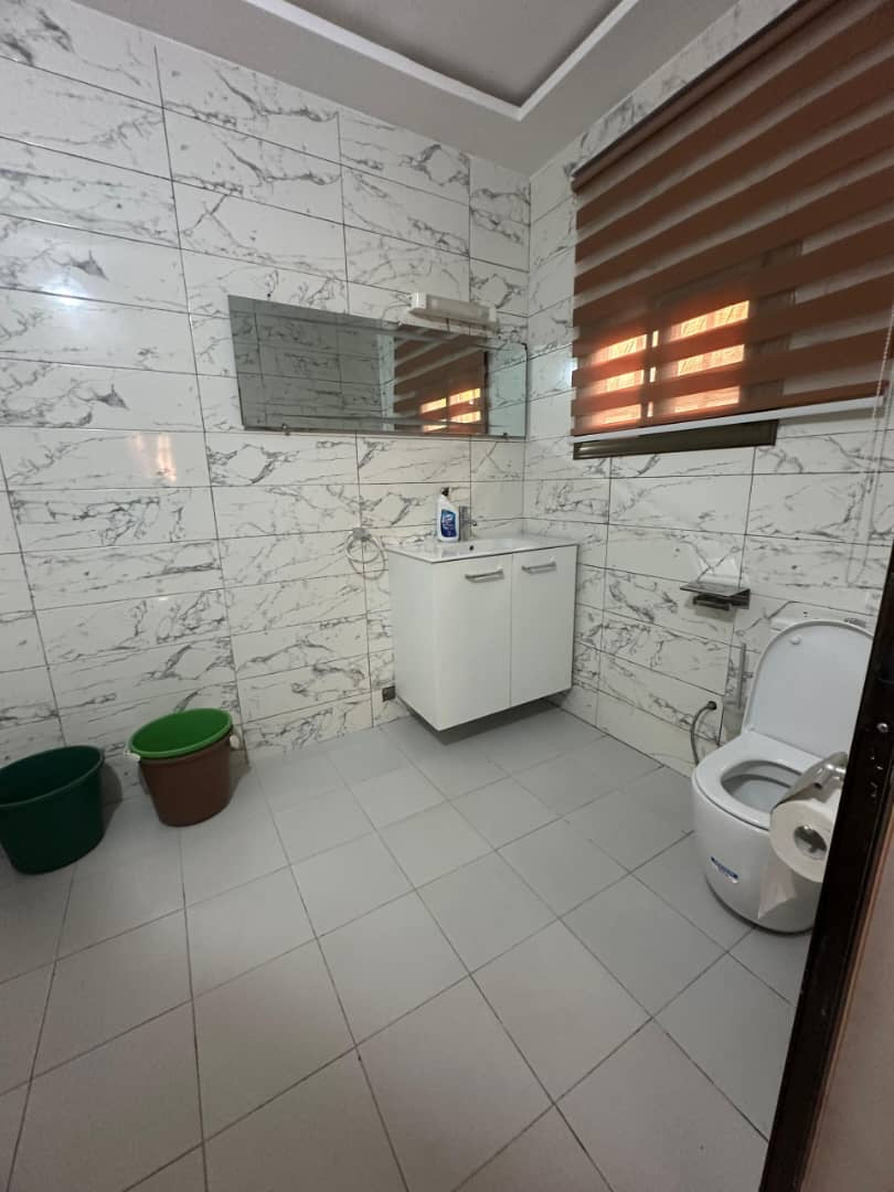 À VENDRE – VILLA DUPLEX DE 7 PIÈCES À AKEPEDO