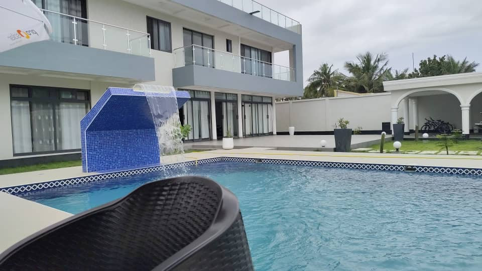 VILLA DE PRESTIGE – 8 CHAMBRES À VENDRE À BAGUIDA