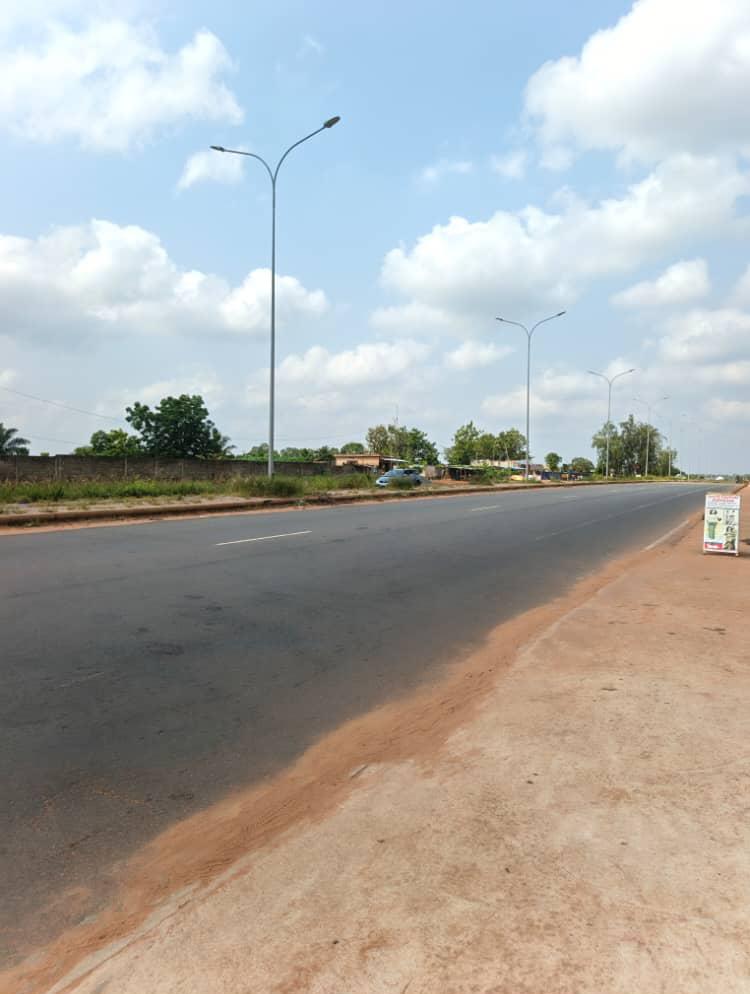 Terrain d'un demi-lot en vente à Aképédo après l'ancien péage – 9 millions FCFA