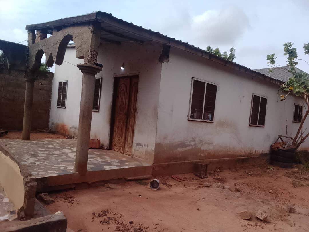 Terrain d'un quart de lot en vente à Agoé Demakpoé – 11 millions FCFA