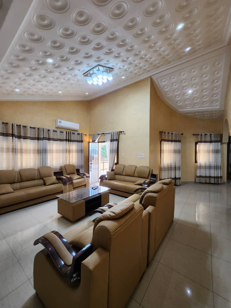 Villa duplex 5 chambres avec piscine à louer à Avenou – 1.200 000 FCFA par mois