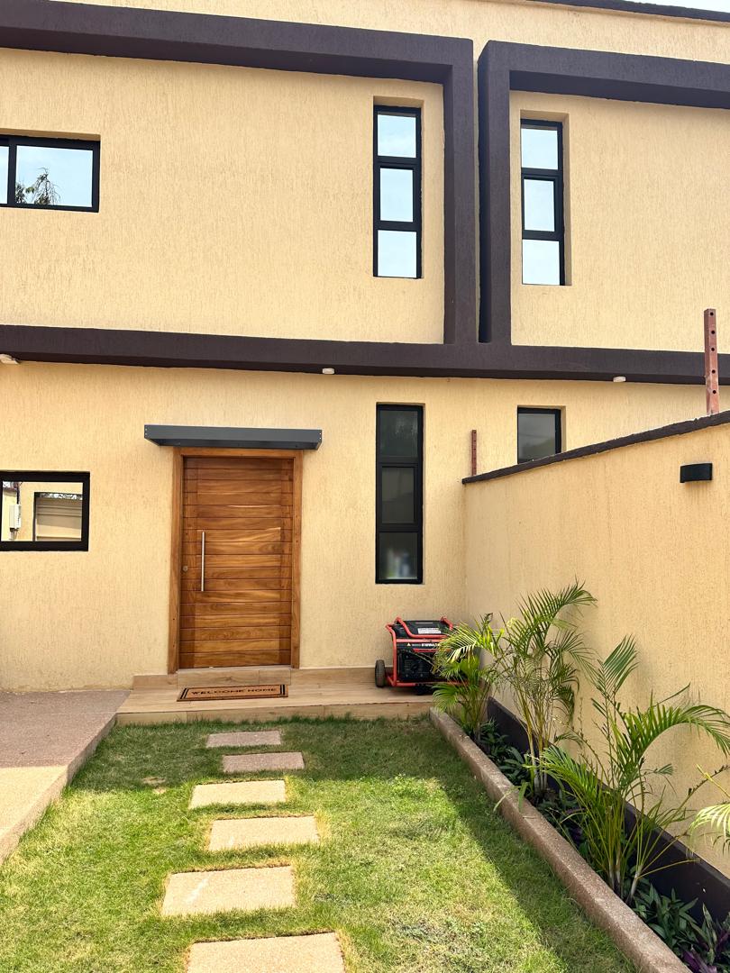 Villa meublée 3 chambres en location à Avepozo – 750 000 FCFA
