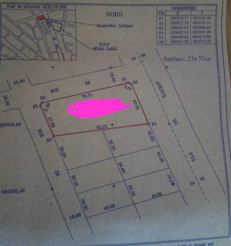Terrain de 4 lots et demi en vente en bordure de goudron à Djidjolé – 450 millions FCFA