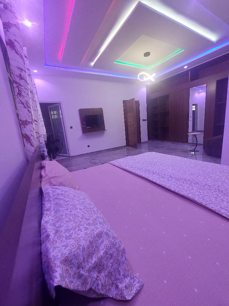 Appartement meublé 2 chambres à louer à Kpogan en bordure du goudron – 600 000 FCFA/mois