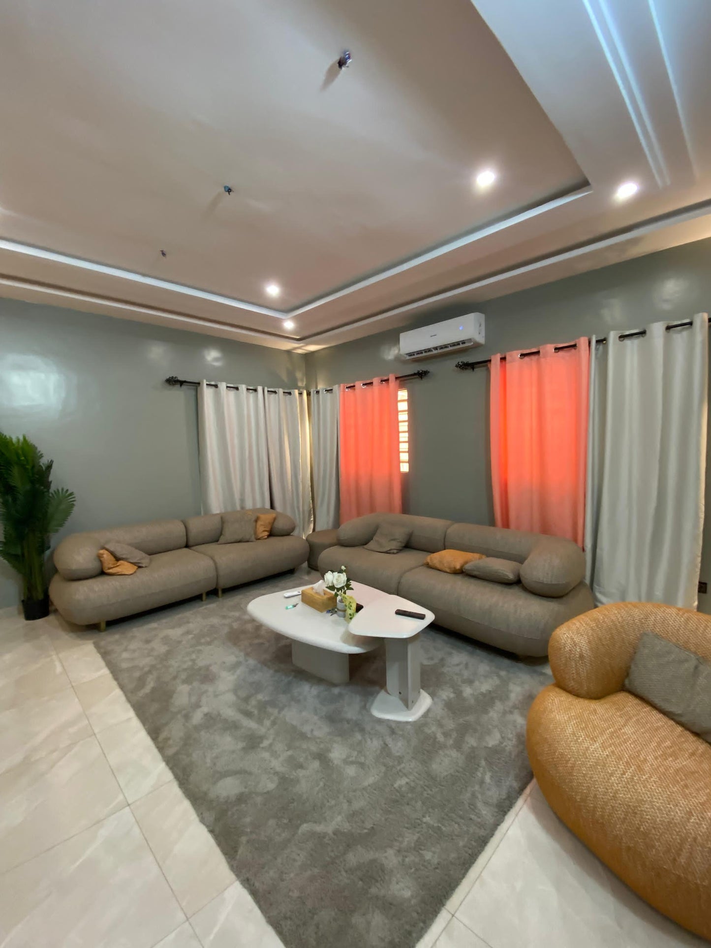 Villa 4 chambres meublée à vendre à Cité Mokpokpo, Lomé - 285 millions FCFA