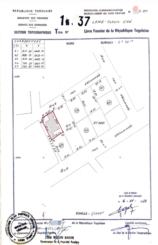 Lot en angle de rue avec ancienne villa duplex 8 chambres en vente à Tokoin Solidarité – 90 millions FCFA