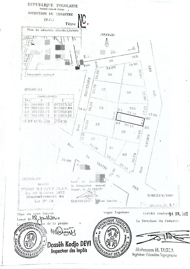 Demi lot avec bâtiment d'une chambre salon en vente à Klikamé – 35 millions FCFA