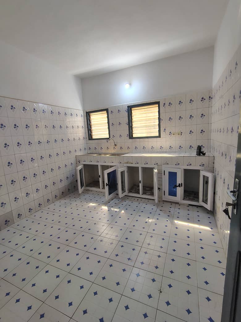 Appartement 3 chambres en location à Carrefour Aïsed – 120000 FCFA