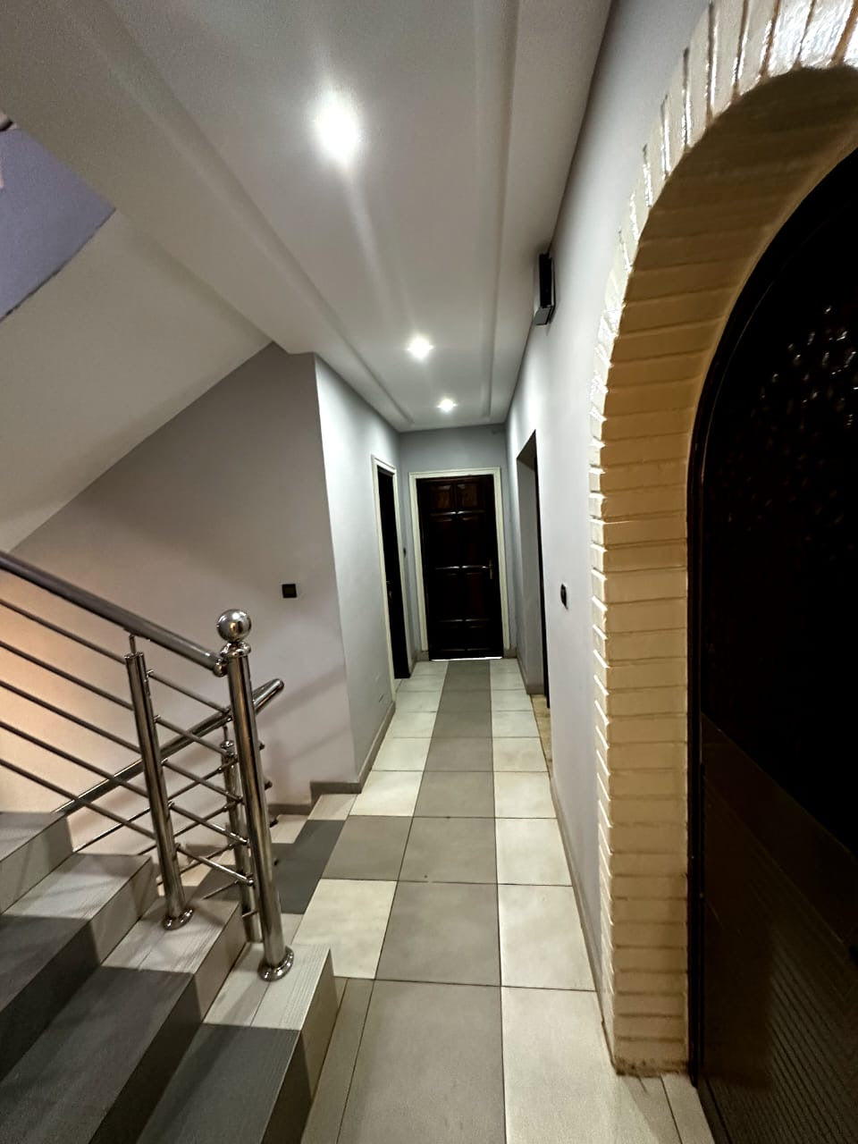 Villa duplex à louer à Tokoin Soted – 900000 FCFA/mois