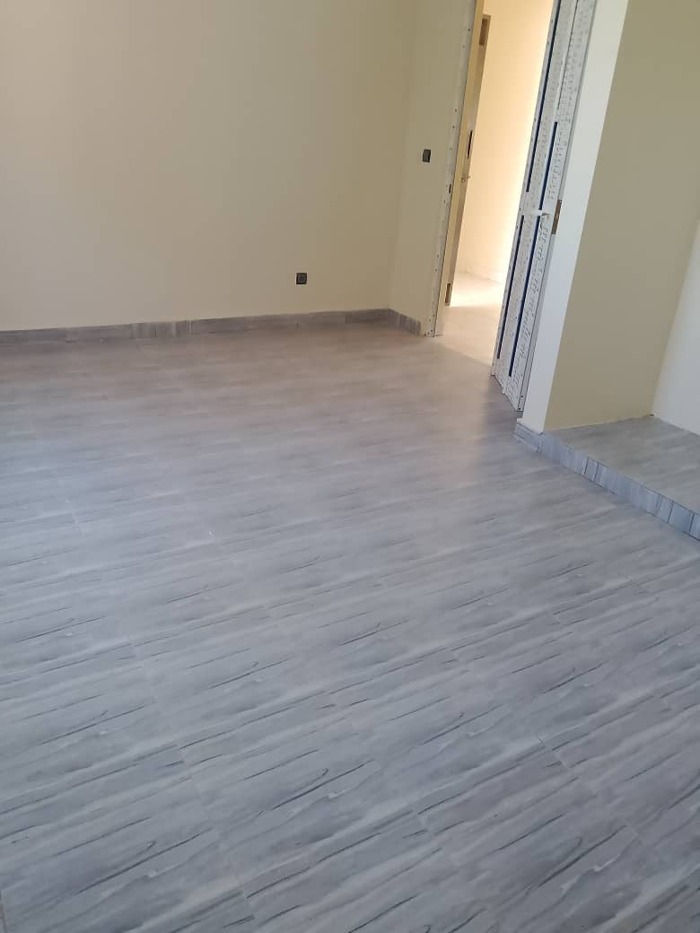 UNE VILLA À VENDRE ET EN LOCATION À ADÉTIKOPÉ - 04 CHAMBRES, 01 SALON, 01 CUISINE