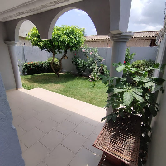 Villa meublée 3 chambres à louer à Adidogomé Attigangomé – 400000 FCFA par mois