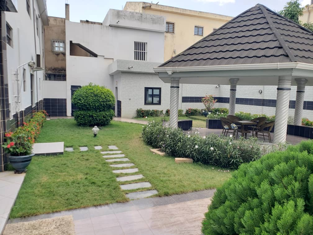 LOCATION VILLA DUPLEX MEUBLÉE À AVENOU (5 CHAMBRES, PISCINE)