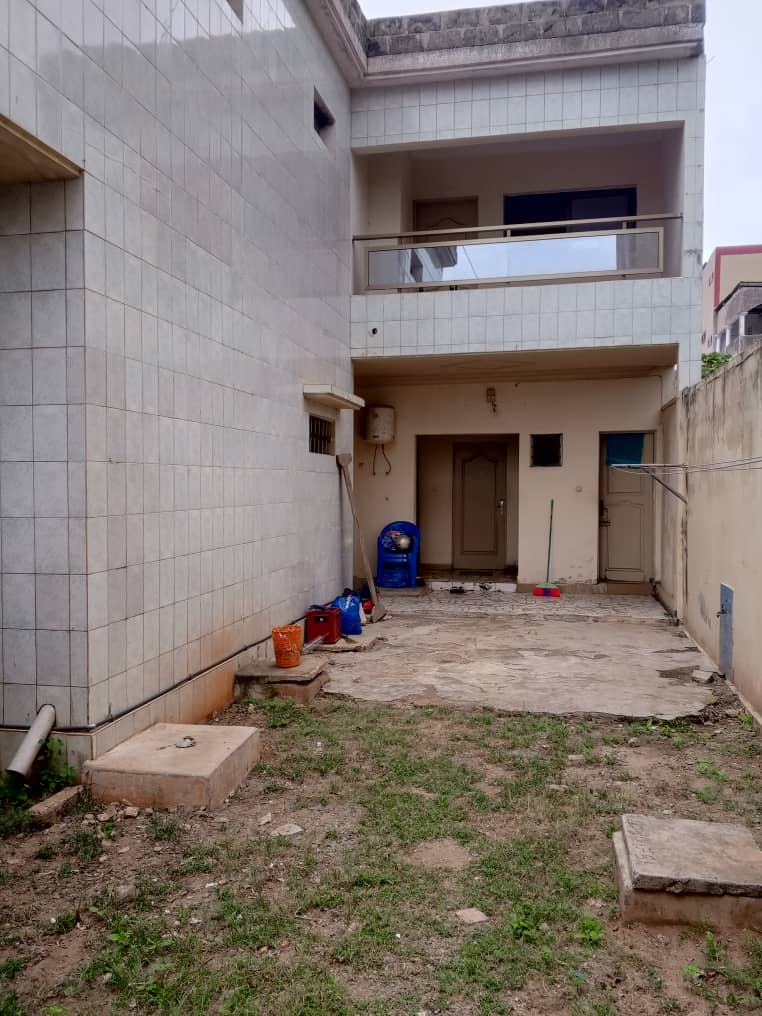 Villa duplex 5 chambres en vente à Djidjolé – 120 millions FCFA