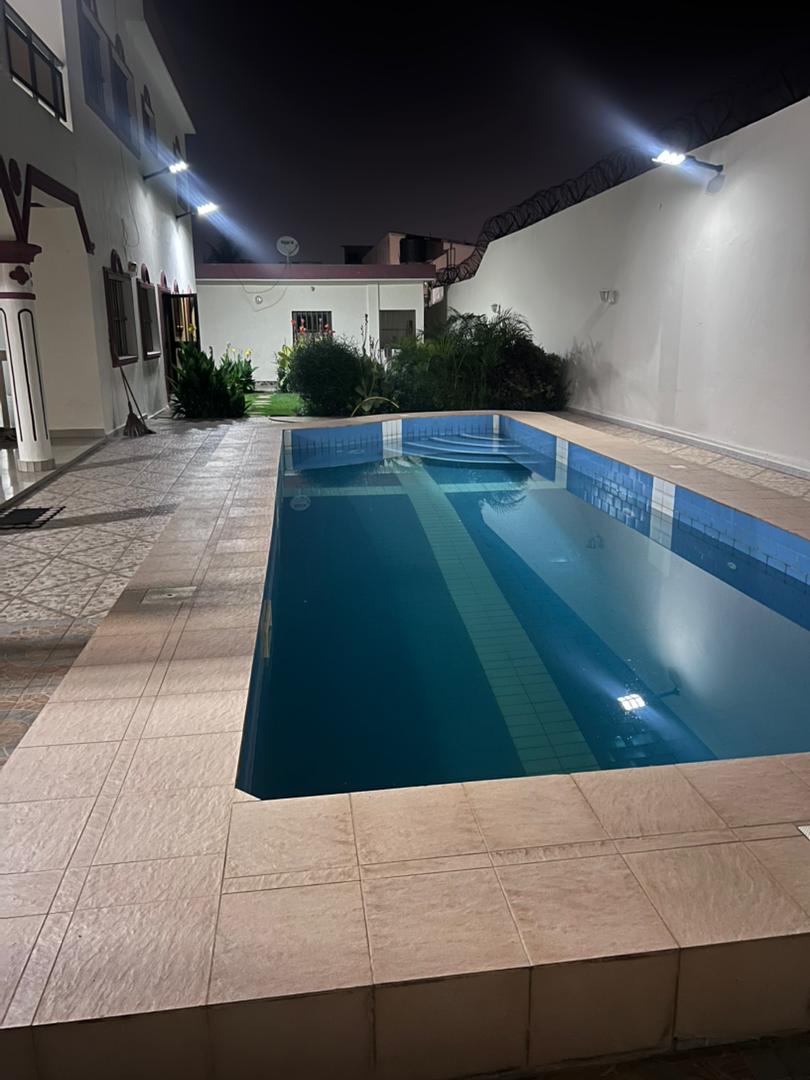 Villa meublée duplex avec piscine à louer à Avenou – 1.200.000 FCFA
