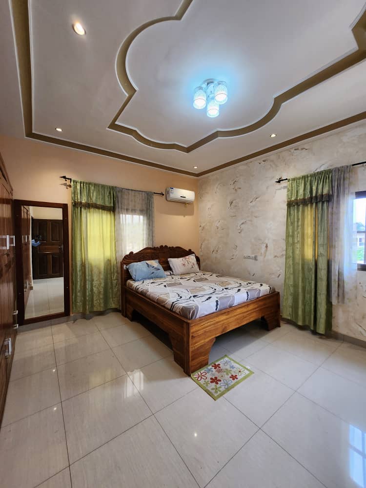 Villa duplex 5 chambres avec piscine à louer à Avenou – 1.200 000 FCFA par mois