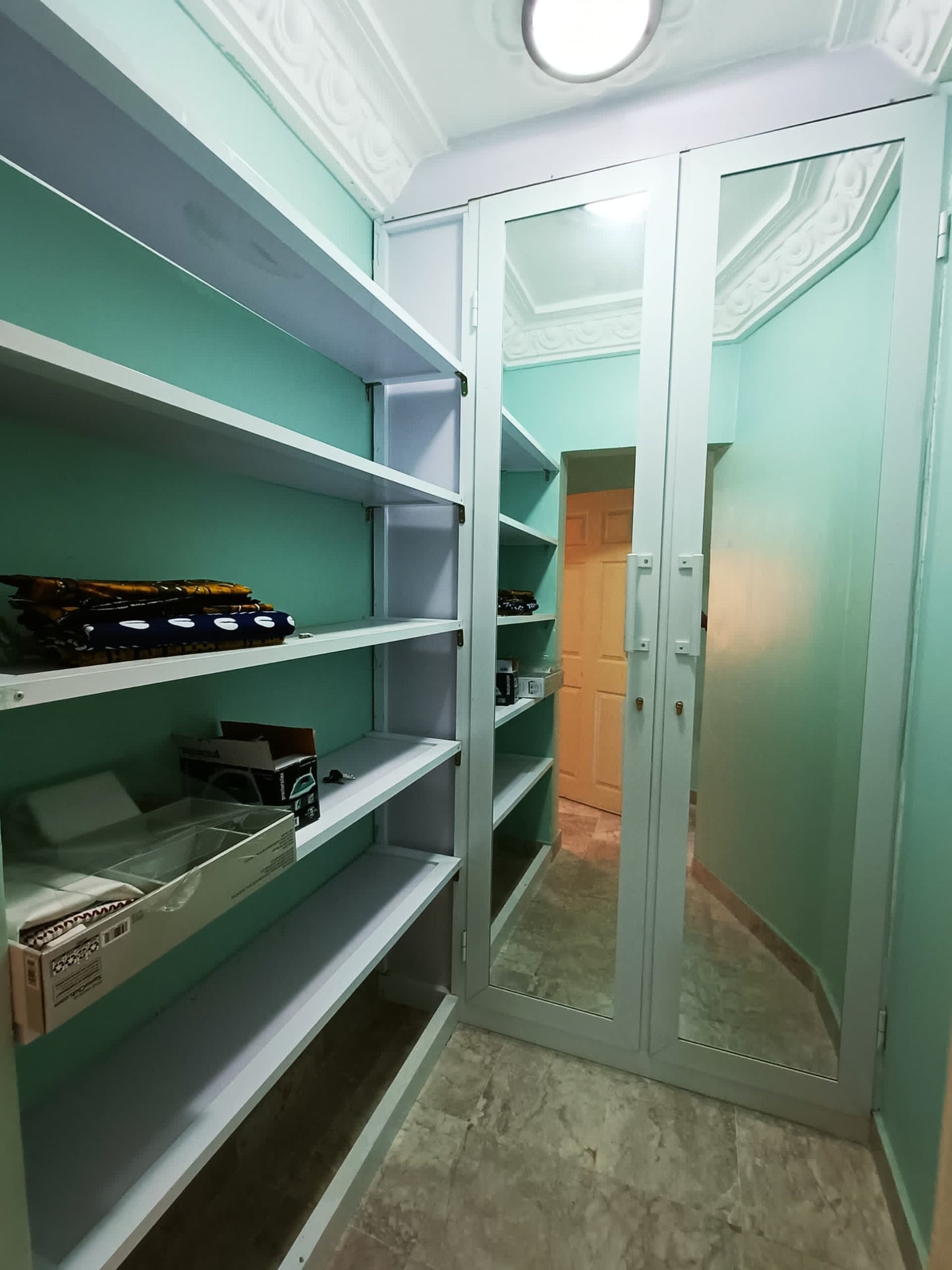 À LOUER – VILLA MEUBLÉE 6 PIÈCES (5 CHAMBRES, 1 SALON) EN MARBRE À ADIDOGOMÉ APÉDOKOÈ GBOMAMÉ
