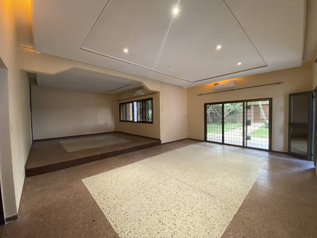 Villa à louer à Tokoin – 1.3 Millions FCFA