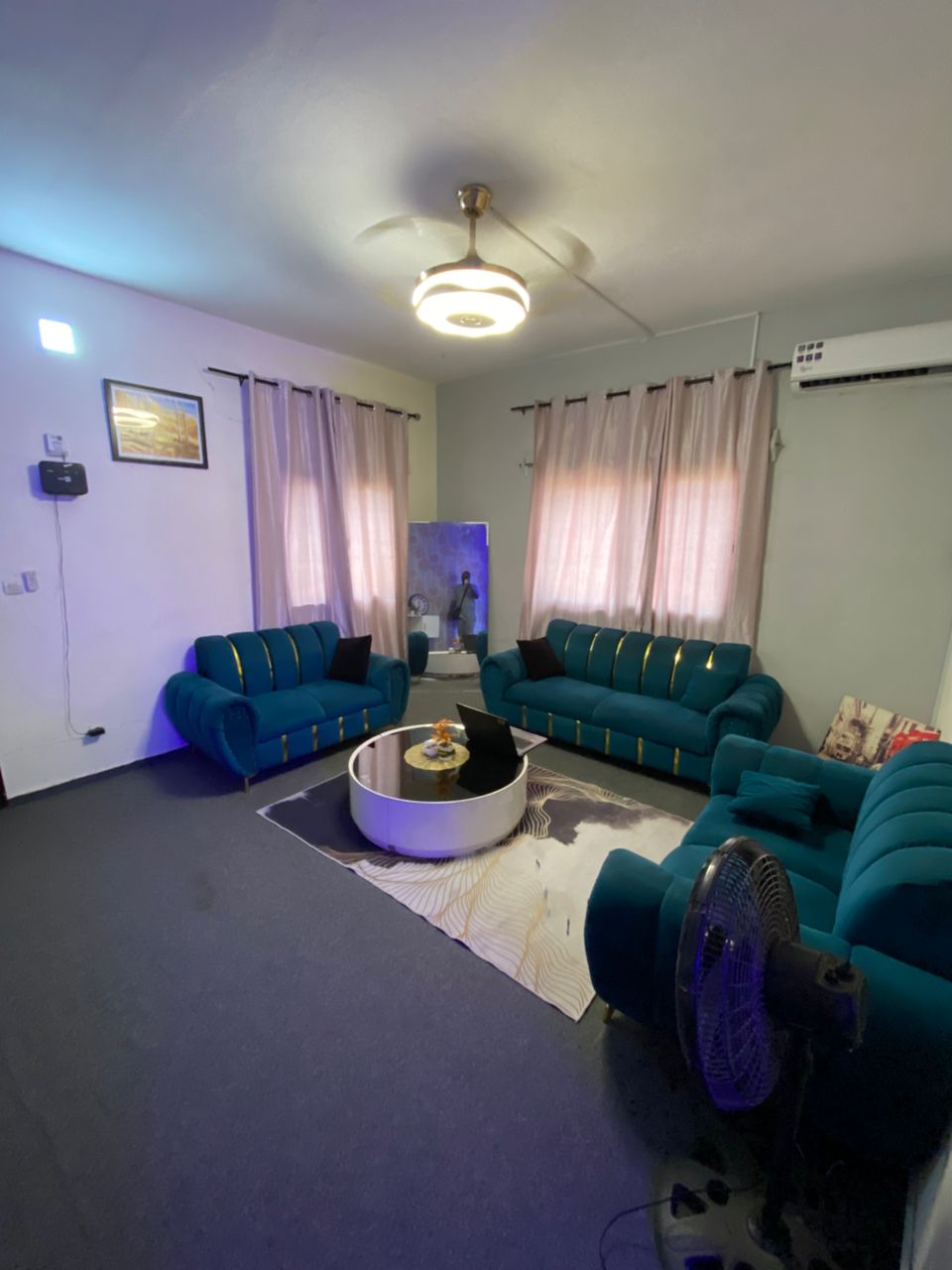 Appartement meublé 2 chambres salon à louer à Colombe de la Paix – 250000 FCFA/mois