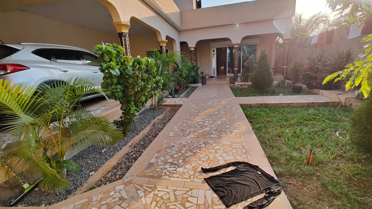 Villa à louer à Agoè Sogbossito – 350000 FCFA
