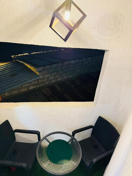 Studio meublé à louer à Totsi – 250000 FCFA