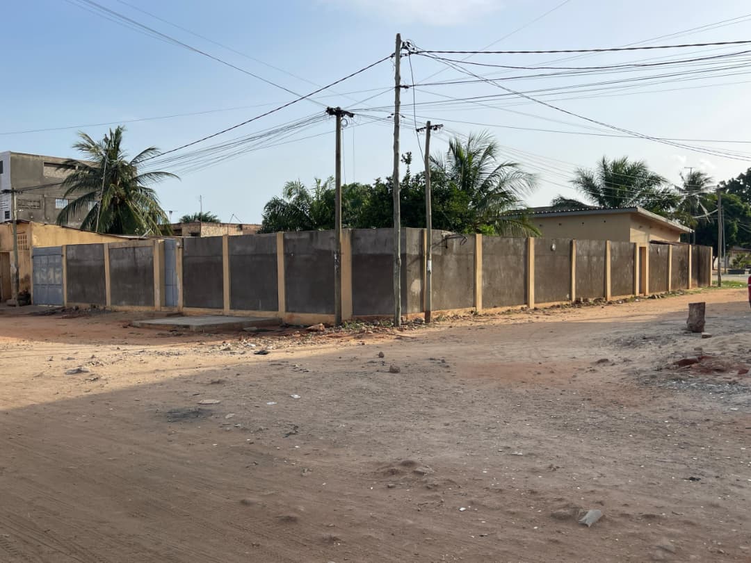 Terrain 1 lot en vente à Tokoin Casablanca – 85 millions FCFA