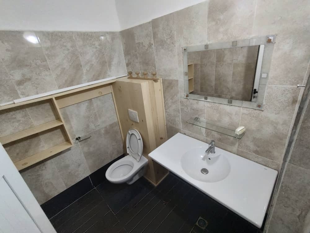 Villa meublée 3 chambres à louer à Kpogan – 400 mille FCFA