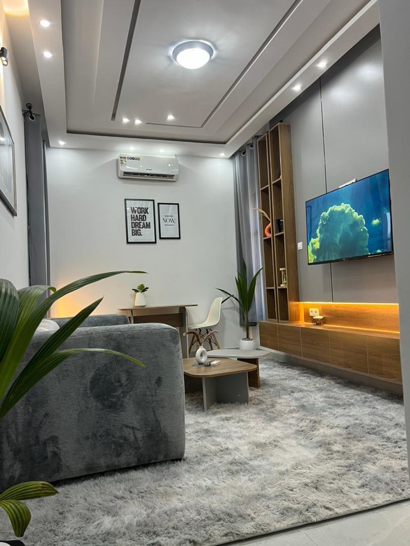 Appartement meublé à louer à Djidjolé en bordure de goudron – 350 mille FCFA